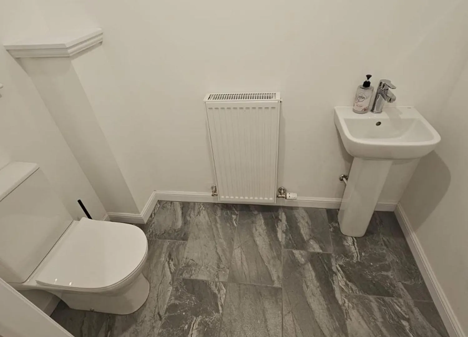 Room In House - Westside Cozy Inn Space Kirknewton  Guest house